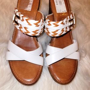Italian Shoemakers Wedge Sandals NEW Sz 9